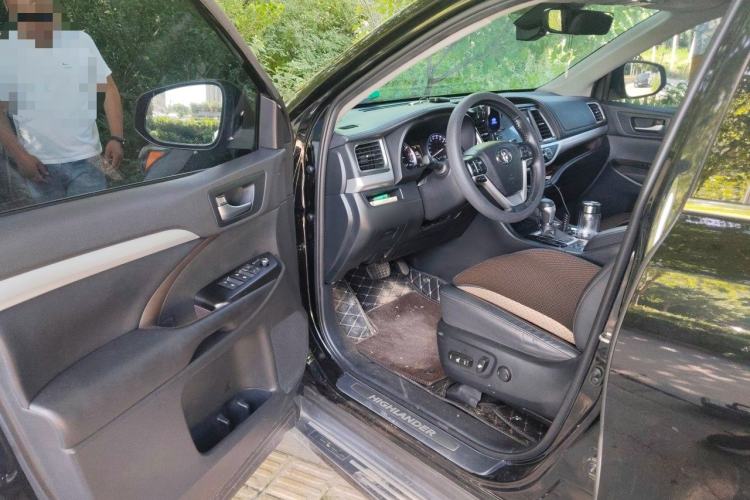 Used Toyota Highlander 2018 2.0T Four-Wheel Drive Luxury Version 7 Seats China VI Standard Driver Seat