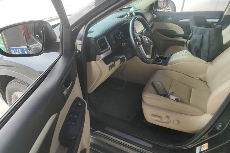 Used Toyota Highlander 2018 2.0T Four-Wheel Drive Prestige Version 7 Seats China VI Standard Driver Seat