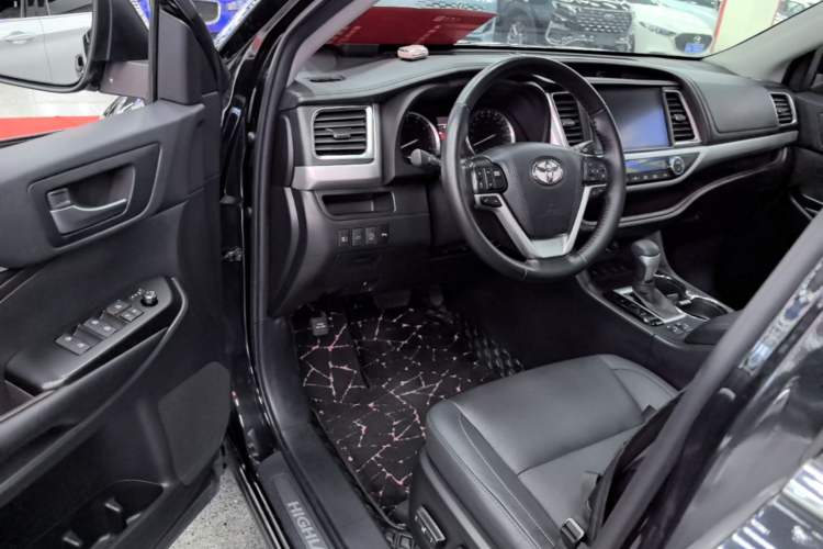 Used Toyota Highlander 2018 2.0T Four-Wheel Drive Prestige Version 7 Seats China VI Standard Driver Seat