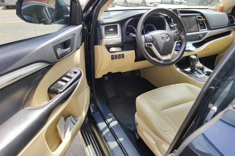 Used Toyota Highlander 2018 2.0T Two-Wheel Drive Elite Edition 7 Seats Emission Standard China V Driver Seat