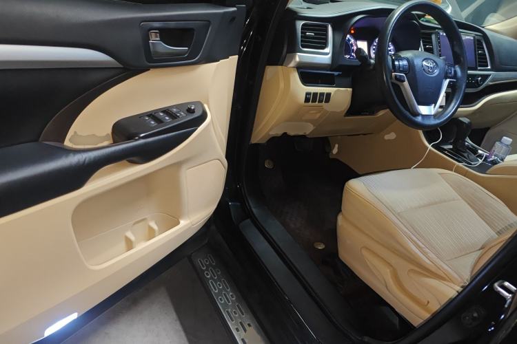 Used Toyota Highlander 2018 2.0T Four-Wheel Drive Elite Edition 7 Seats China VI Standard Driver Seat
