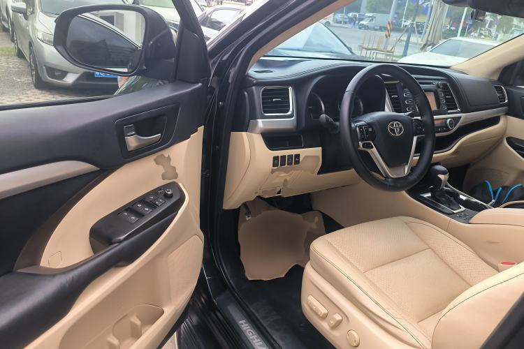 Used Toyota Highlander 2018 2.0T Four-Wheel Drive Luxury Version 7 Seats China VI Standard Driver Seat