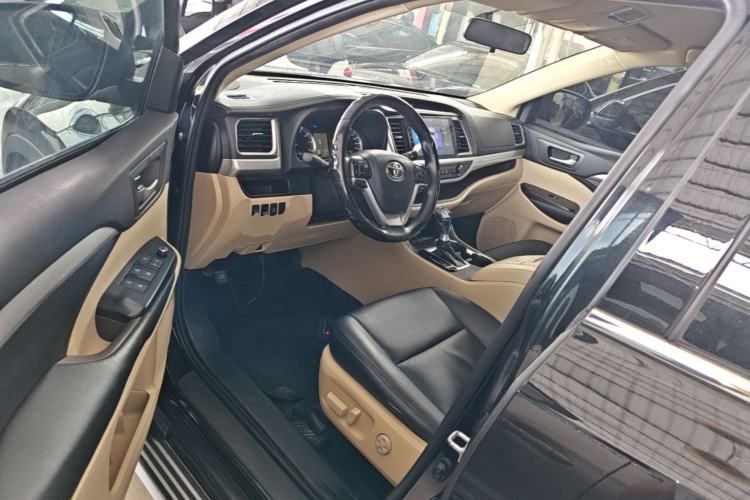 Used Toyota Highlander 2018 2.0T Two-Wheel Drive Elite Version 5 Seats China VI Standard Driver Seat