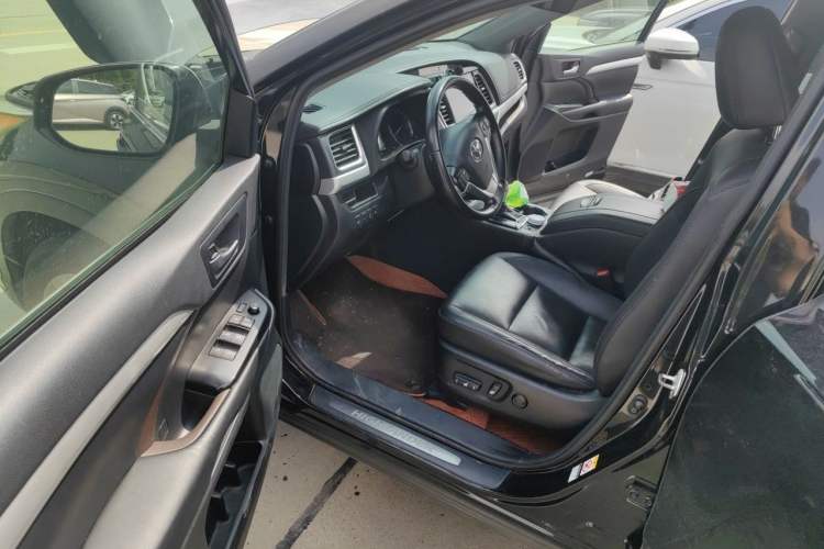 Used Toyota Highlander 2018 2.0T Four-Wheel Drive Prestige Version 7 Seats China VI Standard Driver Seat