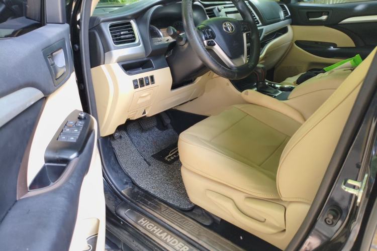 Used Toyota Highlander 2018 2.0T Four-Wheel Drive Elite Edition 7 Seats China V Standard Driver Seat