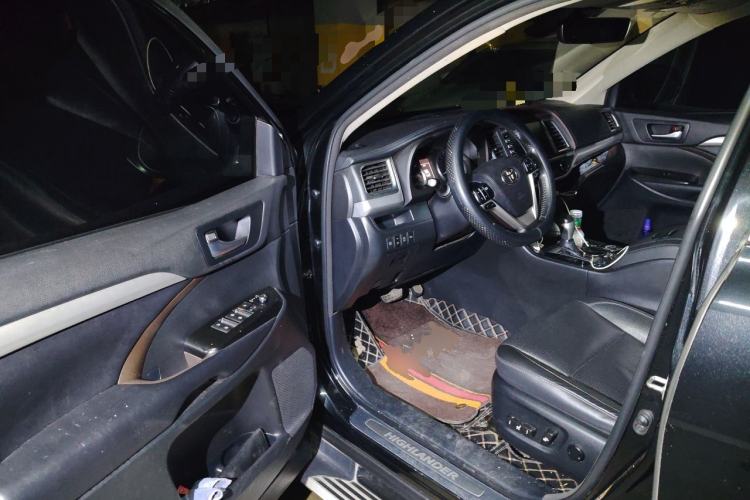 Used Toyota Highlander 2018 2.0T Four-Wheel Drive Luxury Edition 7 Seats China V Emission Standard Driver Seat