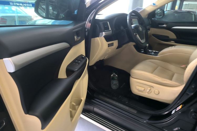 Used Toyota Highlander 2018 2.0T Four-Wheel Drive Luxury Version 7 Seats China VI Standard Driver Seat