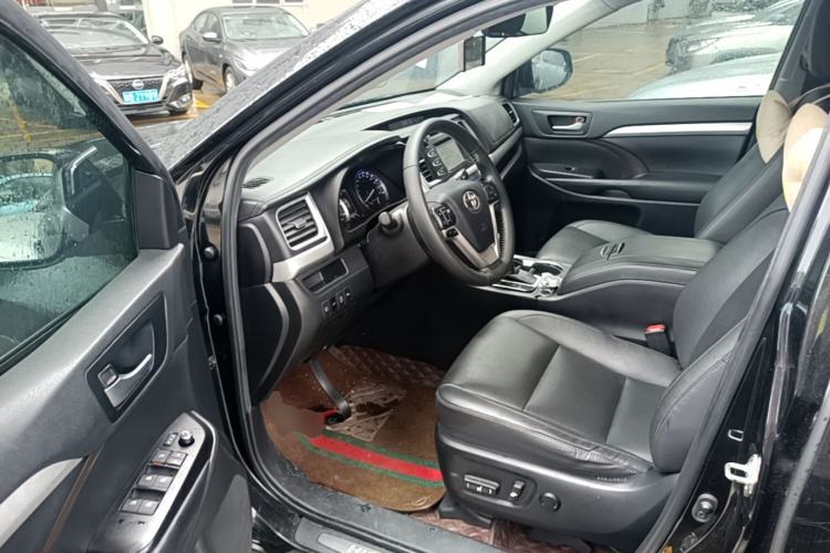 Used Toyota Highlander 2018 2.0T Four-Wheel Drive Luxury Version 7 Seats China VI Standard Driver Seat