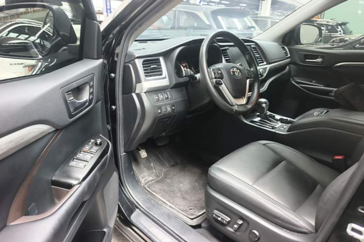 Used Toyota Highlander 2018 2.0T Four-Wheel Drive Supreme Edition 7-Seater China VI Driver Seat
