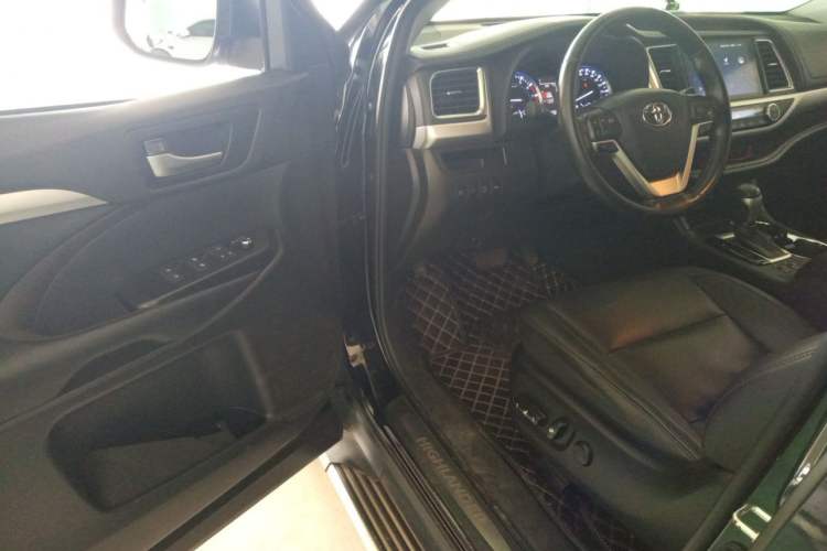 Used Toyota Highlander 2018 2.0T Four-Wheel Drive Prestige Version 7 Seats China VI Standard Driver Seat