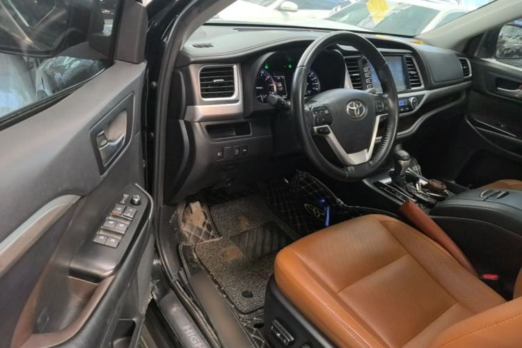 Used Toyota Highlander 2018 2.0T Four-Wheel Drive Knight Edition 7 Seats China VI Standard Driver Seat