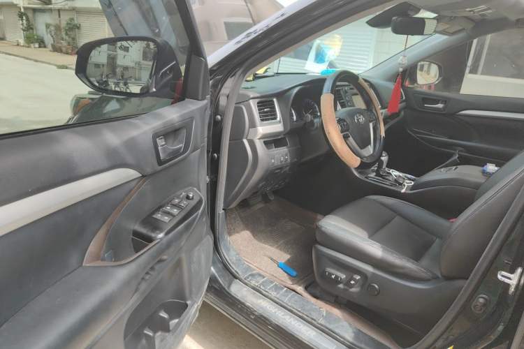 Used Toyota Highlander 2018 2.0T Four-Wheel Drive Luxury Version 7 Seats China VI Standard Driver Seat