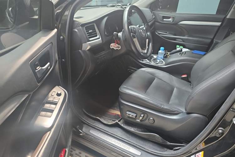 Used Toyota Highlander 2018 2.0T Four-Wheel Drive Luxury Version 7 Seats China VI Standard Driver Seat