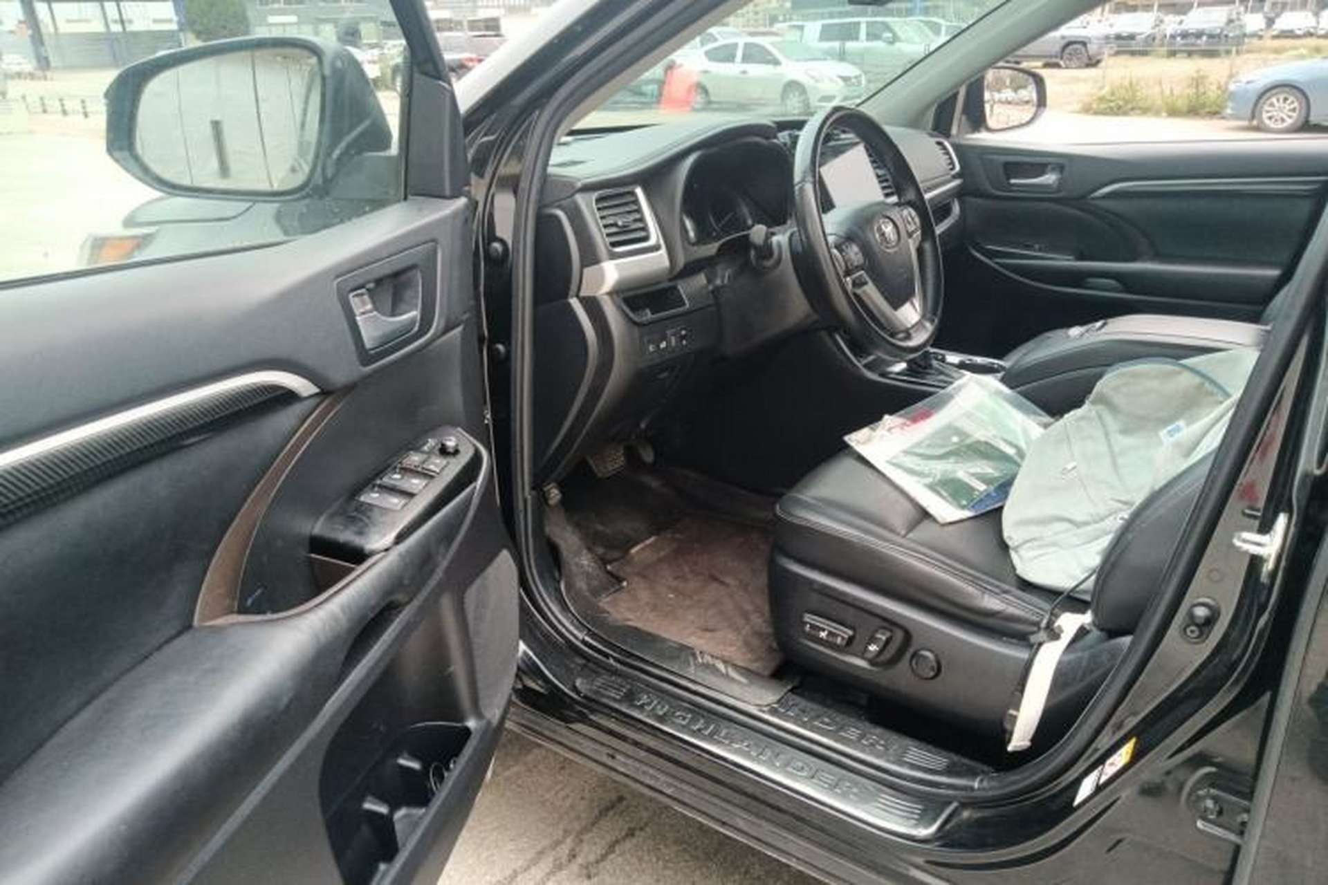 Used Toyota Highlander 2018 2.0T Four-Wheel Drive Luxury Version 7 Seats China VI Standard Driver Seat