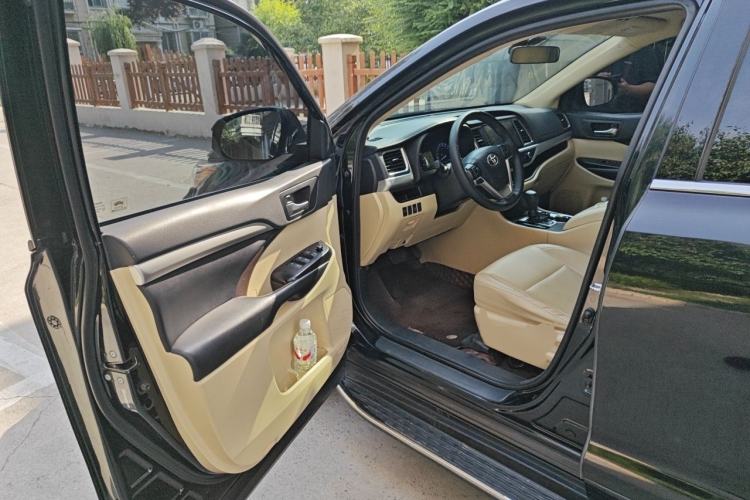 Used Toyota Highlander 2018 2.0T Four-Wheel Drive Elite Edition 7 Seats China V Standard Driver Seat