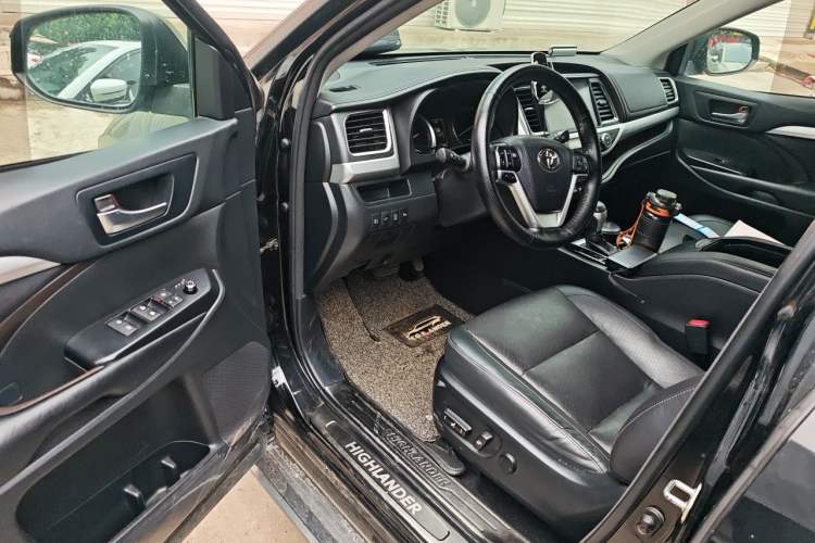 Used Toyota Highlander 2018 2.0T Four-Wheel Drive Prestige Version 7 Seats China VI Standard Driver Seat
