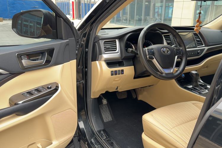 Used Toyota Highlander 2018 2.0T Two-Wheel Drive Elite Version 5 Seats China VI Standard Driver Seat