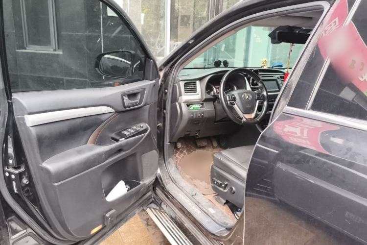 Used Toyota Highlander 2018 2.0T Four-Wheel Drive Knight Edition 7 Seats China VI Standard Driver Seat