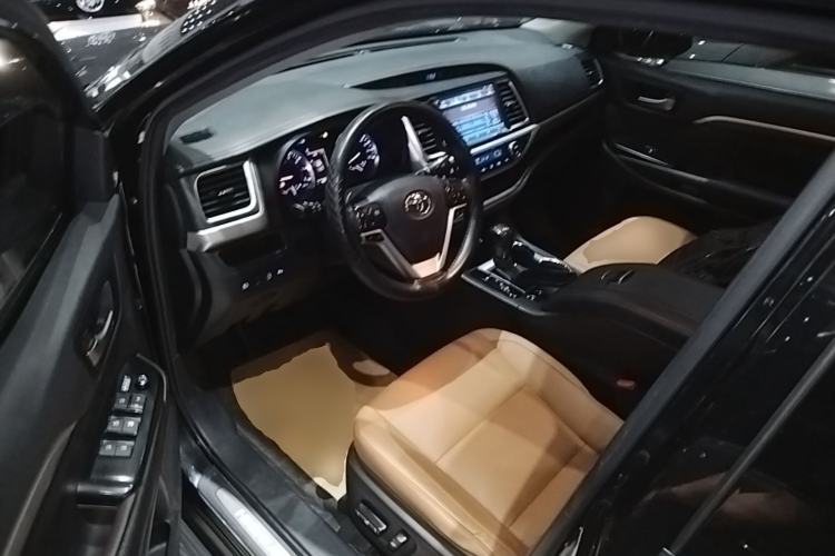 Used Toyota Highlander 2018 2.0T Four-Wheel Drive Knight Edition 7 Seats China VI Standard Driver Seat