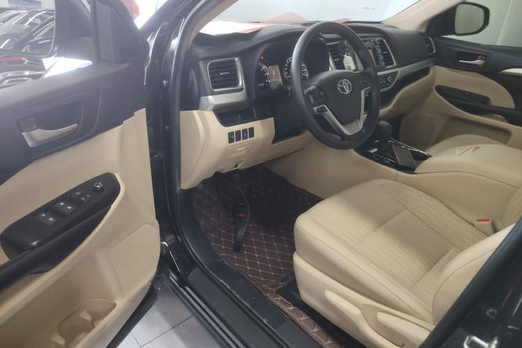 Used Toyota Highlander 2018 2.0T Two-Wheel Drive Elite Version 5 Seats China VI Standard Driver Seat