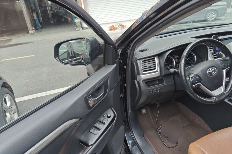 Used Toyota Highlander 2018 2.0T Four-Wheel Drive Knight Edition 7 Seats China VI Standard Driver Seat