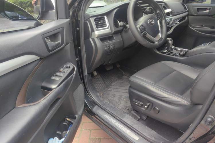 Used Toyota Highlander 2018 2.0T Four-Wheel Drive Prestige Version 7 Seats China VI Standard Driver Seat