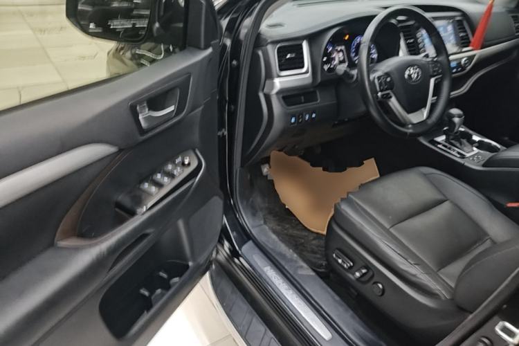 Used Toyota Highlander 2018 2.0T Four-Wheel Drive Luxury Version 7 Seats China VI Standard Driver Seat