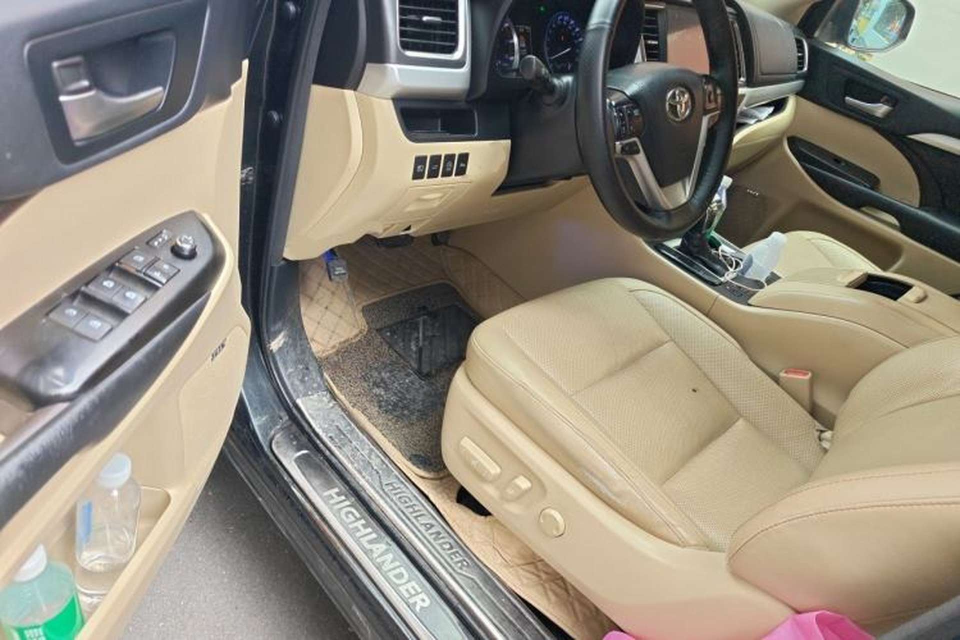 Used Toyota Highlander 2018 2.0T Four-Wheel Drive Prestige Version 7 Seats China V Emission Standard Driver Seat