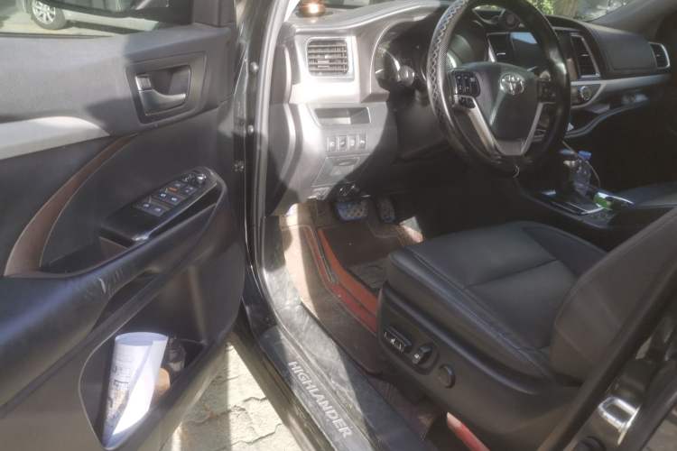 Used Toyota Highlander 2018 2.0T Four-Wheel Drive Prestige Version 7 Seats China VI Standard Driver Seat