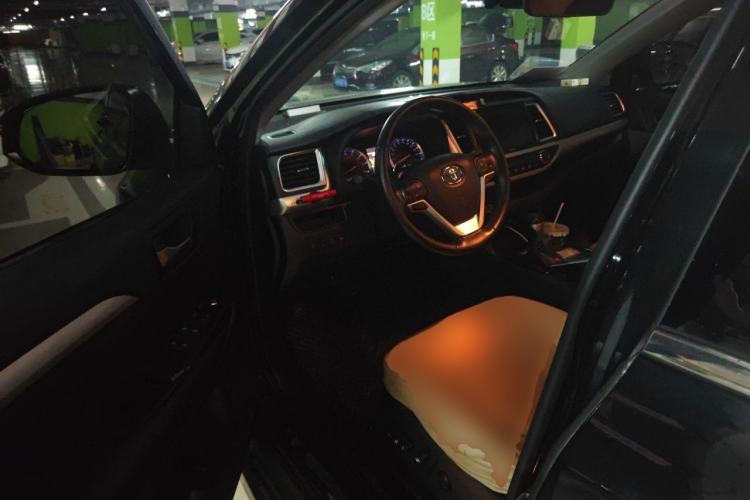Used Toyota Highlander 2018 2.0T Four-Wheel Drive Luxury Version 7 Seats China VI Standard Driver Seat