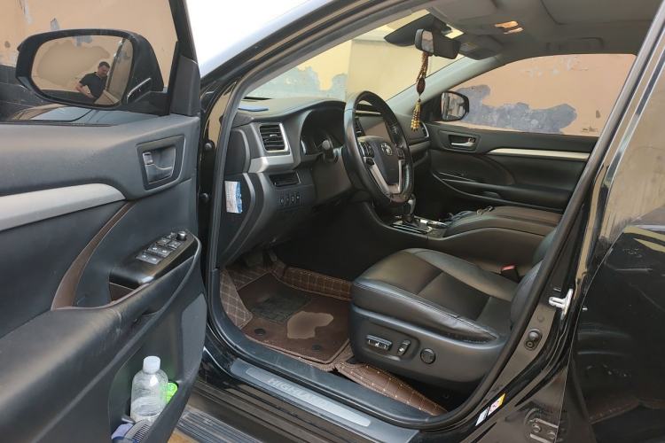 Used Toyota Highlander 2018 2.0T Four-Wheel Drive Prestige Version 7 Seats China VI Standard Driver Seat