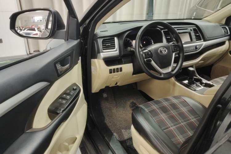 Used Toyota Highlander 2018 2.0T Two-Wheel Drive Elite Edition 5 Seats Emission Standard China V Driver Seat