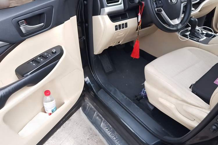 Used Toyota Highlander 2018 2.0T Four-Wheel Drive Elite Edition 7 Seats China V Standard Driver Seat