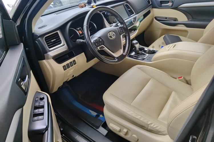 Used Toyota Highlander 2018 2.0T Four-Wheel Drive Luxury Version 7 Seats China VI Standard Driver Seat