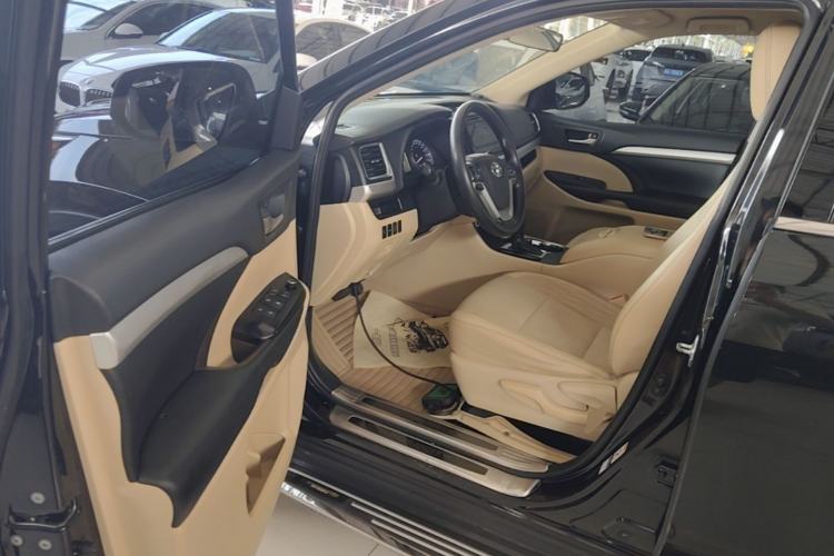 Used Toyota Highlander 2018 2.0T Two-Wheel Drive Elite Version 5 Seats China VI Standard Driver Seat
