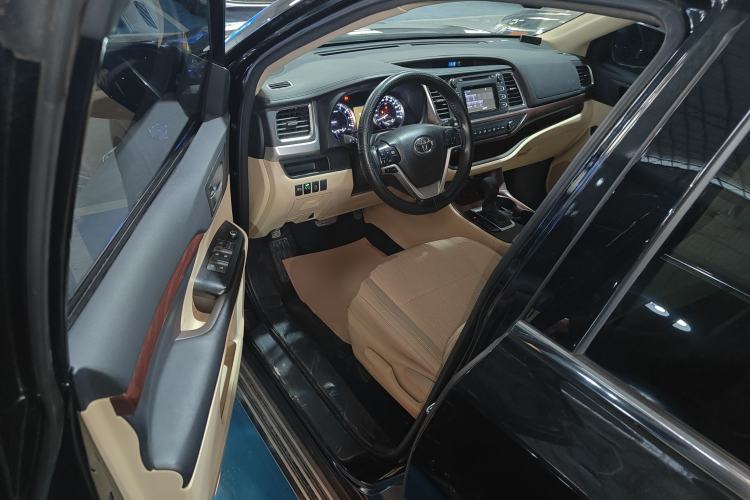 Used Toyota Highlander 2018 2.0T Four-Wheel Drive Elite Edition 7 Seats China V Standard Driver Seat