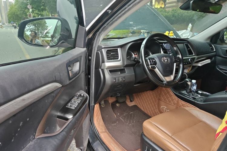 Used Toyota Highlander 2018 2.0T Four-Wheel Drive Knight Edition 7 Seats China VI Standard Driver Seat