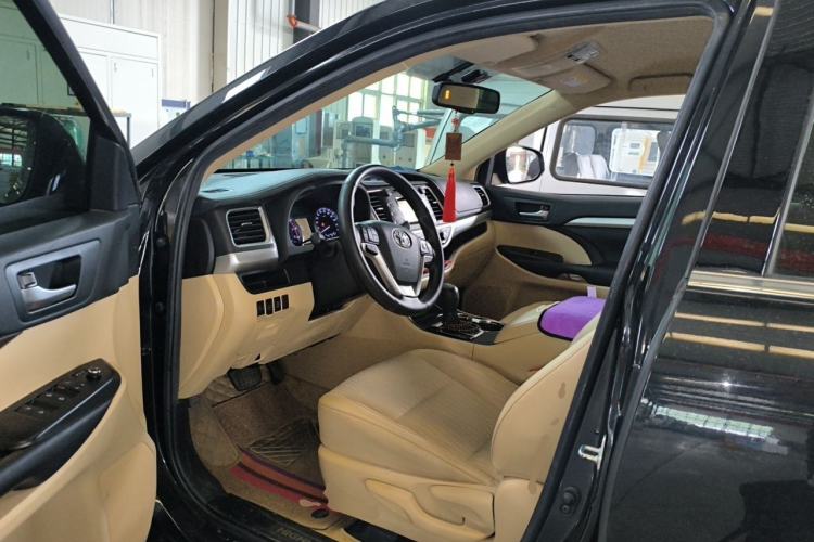 Used Toyota Highlander 2018 2.0T Four-Wheel Drive Elite Edition 7 Seats China VI Standard Driver Seat