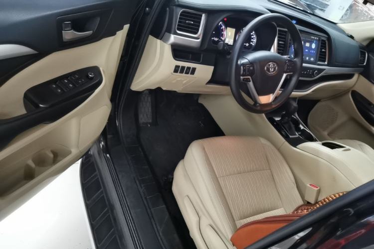 Used Toyota Highlander 2018 2.0T Two-Wheel Drive Elite Version 5 Seats China VI Standard Driver Seat