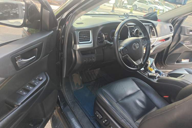 Used Toyota Highlander 2018 2.0T Four-Wheel Drive Luxury Version 7 Seats China VI Standard Driver Seat