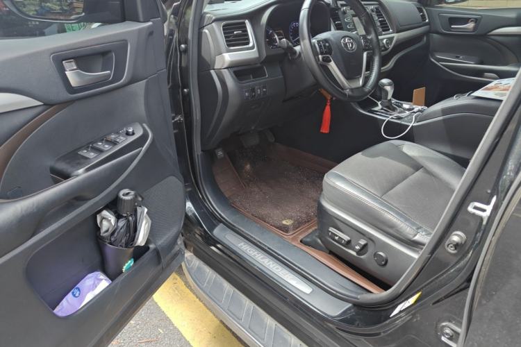 Used Toyota Highlander 2018 2.0T Four-Wheel Drive Luxury Version 7 Seats China VI Standard Driver Seat