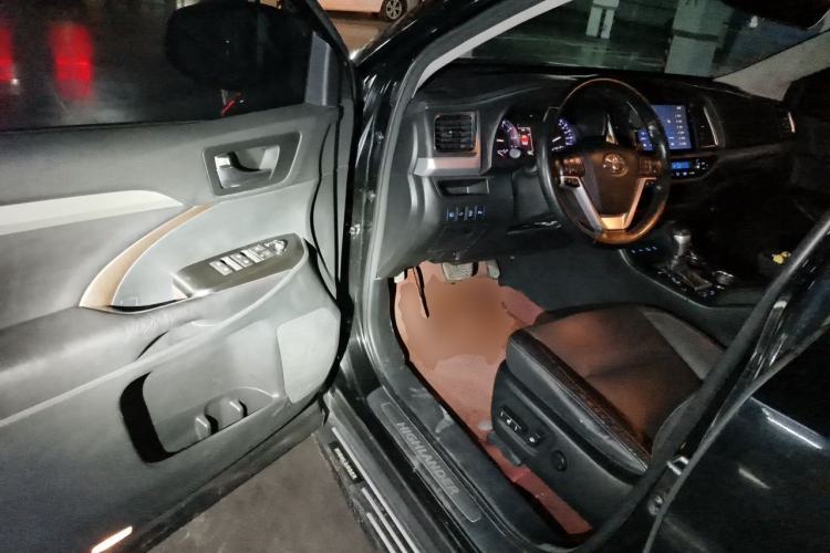 Used Toyota Highlander 2018 2.0T Four-Wheel Drive Prestige Version 7 Seats China VI Standard Driver Seat
