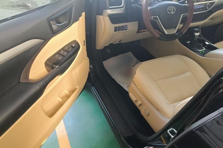 Used Toyota Highlander 2018 2.0T Four-Wheel Drive Elite Edition 7 Seats China VI Standard Driver Seat