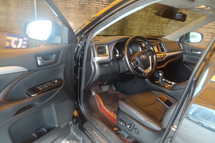 Used Toyota Highlander 2018 2.0T Four-Wheel Drive Luxury Version 7 Seats China VI Standard Driver Seat