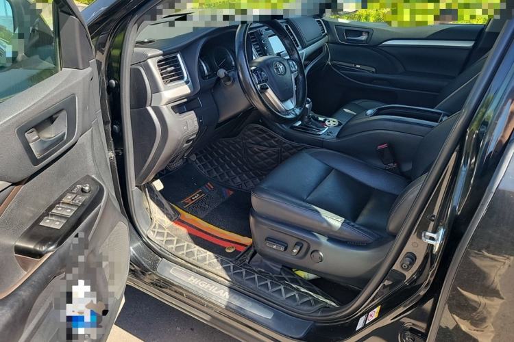 Used Toyota Highlander 2018 2.0T Four-Wheel Drive Luxury Version 7 Seats China VI Standard Driver Seat