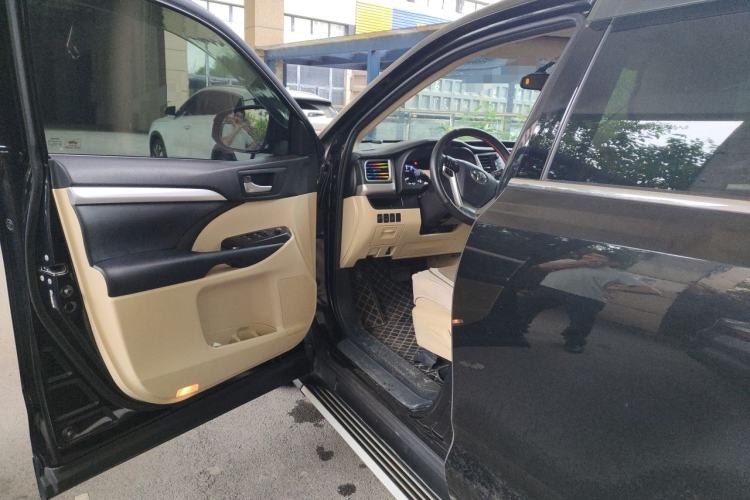 Used Toyota Highlander 2018 2.0T Four-Wheel Drive Elite Edition 7 Seats China VI Standard Driver Seat