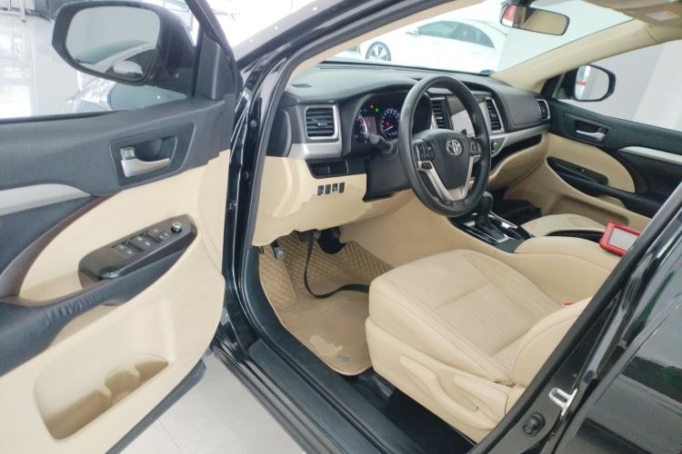 Used Toyota Highlander 2018 2.0T Four-Wheel Drive Elite Edition 7 Seats China V Standard Driver Seat