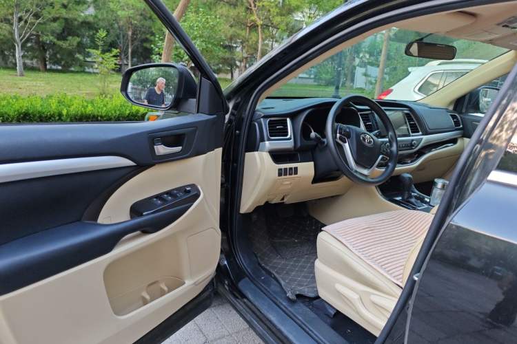 Used Toyota Highlander 2018 2.0T Four-Wheel Drive Elite Edition 7 Seats China VI Standard Driver Seat