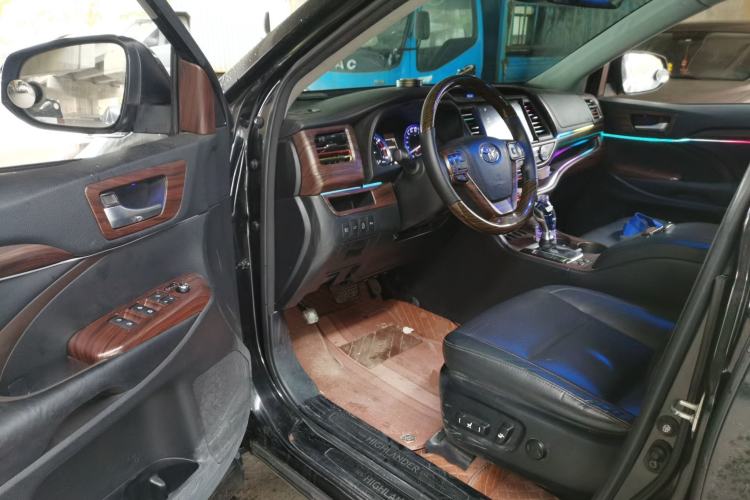 Used Toyota Highlander 2018 2.0T Two-Wheel Drive Prestige Edition 7 Seats China VI Standard Driver Seat