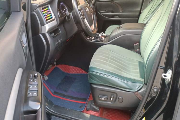 Used Toyota Highlander 2018 2.0T Four-Wheel Drive Luxury Version 7 Seats China VI Standard Driver Seat